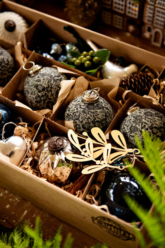 Blues and Greens Luxury Christmas Box, 18pc